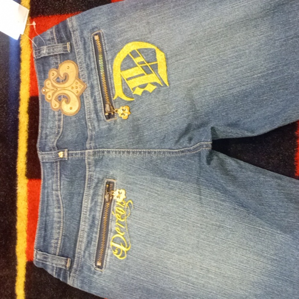 Dereon Jeans - Picture 13 of 16